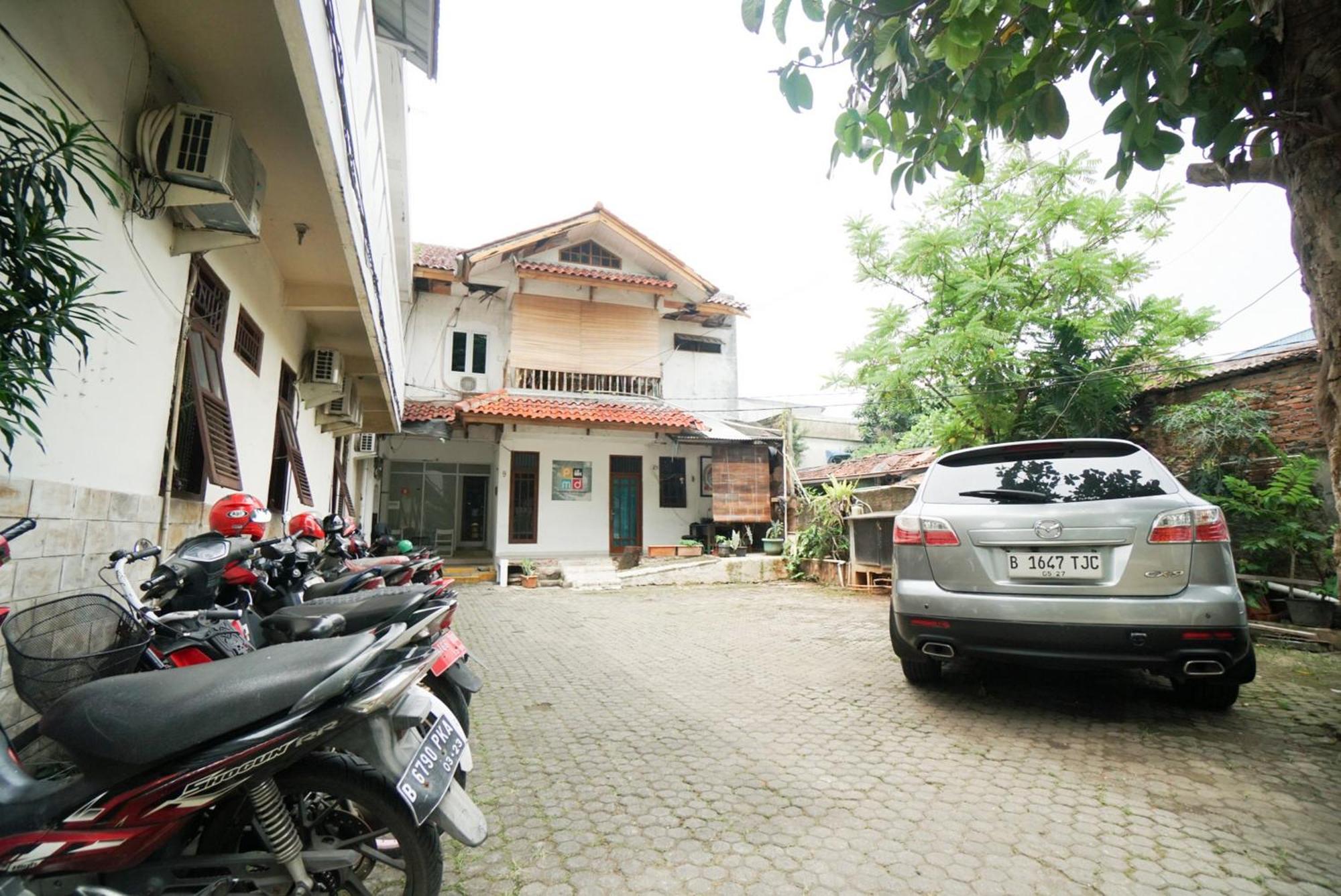 Griya Sawamah Syariah Mitra Reddoorz Hotel *
