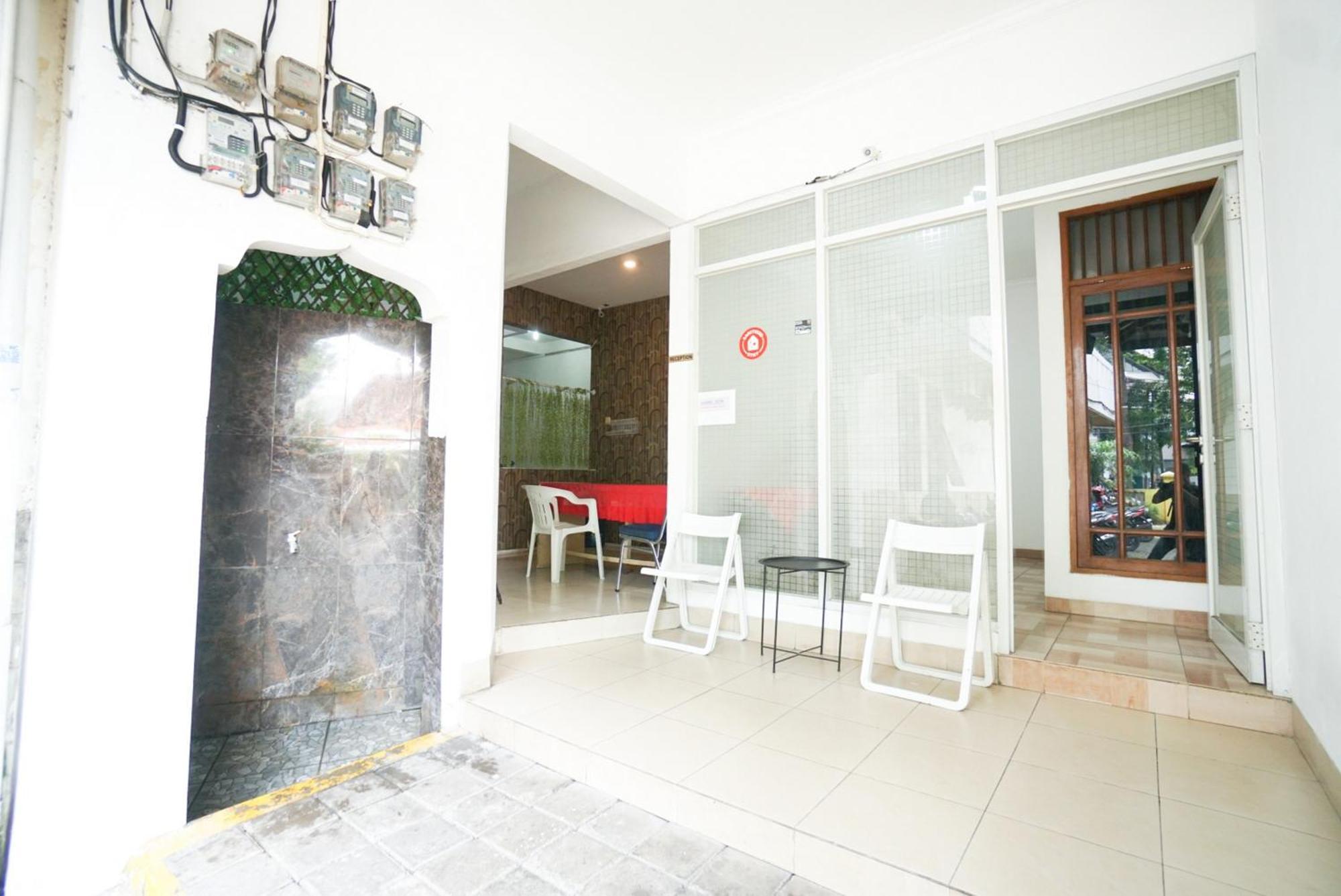Griya Sawamah Syariah Mitra Reddoorz Jakarta