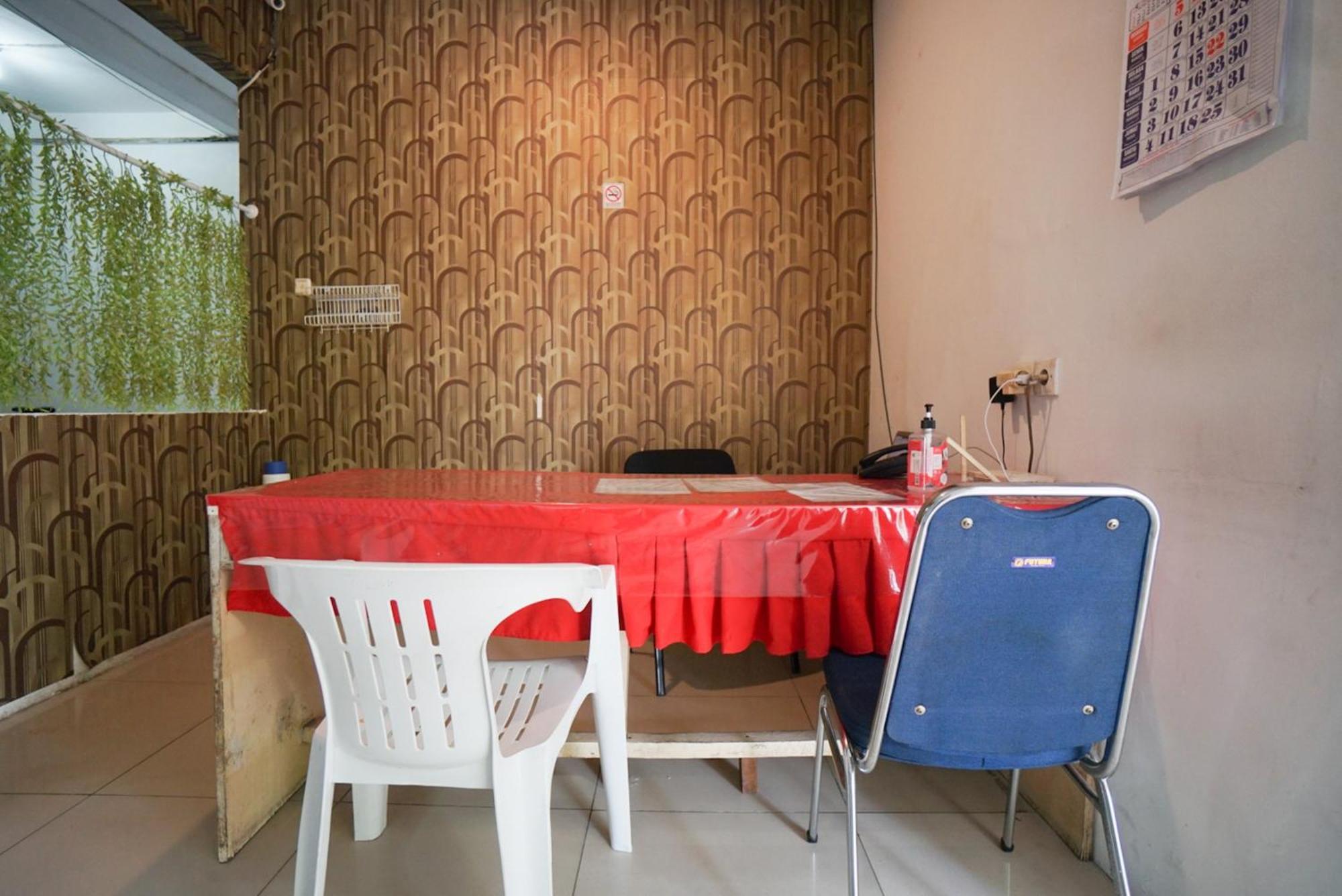 Griya Sawamah Syariah Mitra Reddoorz Hotel *