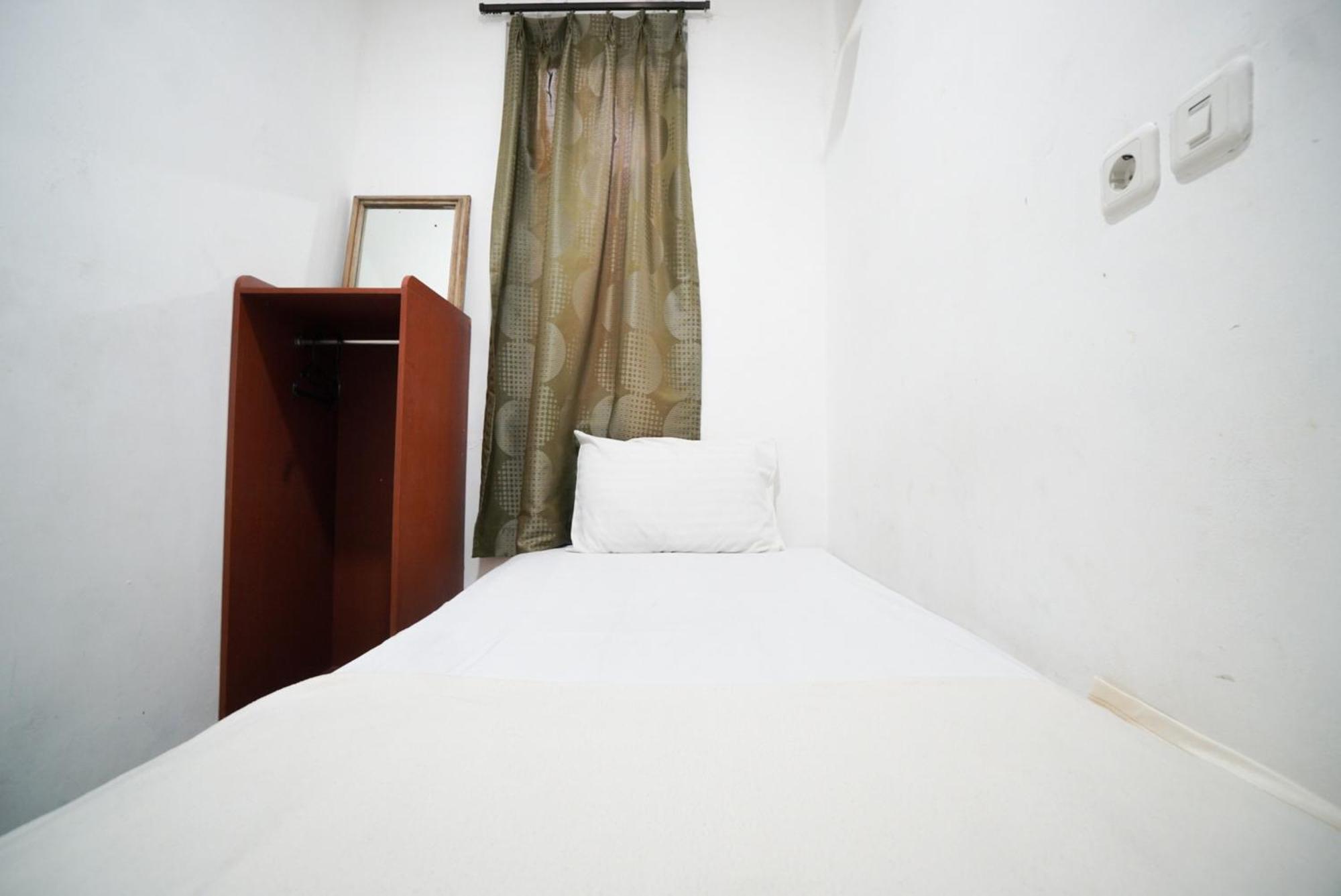 Griya Sawamah Syariah Mitra Reddoorz Hotel *