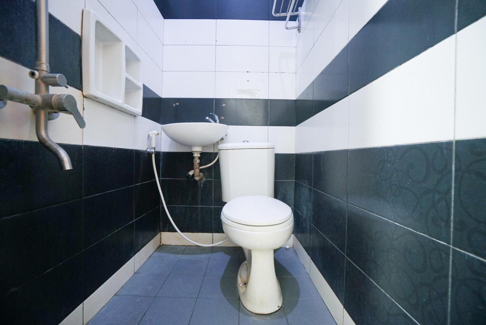 Griya Sawamah Syariah Mitra Reddoorz Hotel Jakarta